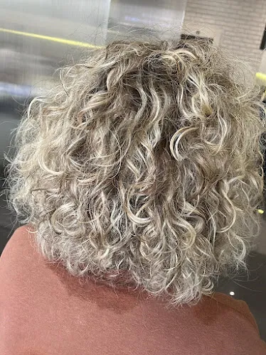 2 - Duet Studio Salon Fryzjerski