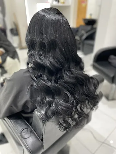 6 - Dye Vert Hair and Beauty