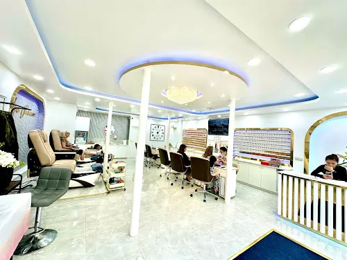 4 - Eclips Hair Studio