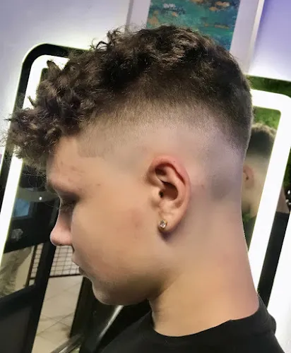 7 - Eclipse Saint - Barber & Beauty Salon