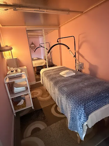 3 - Elegant beauty supply