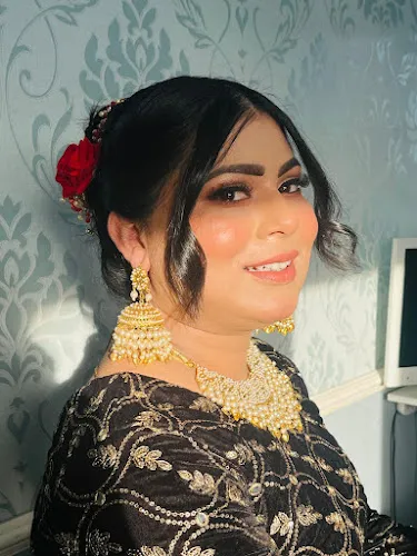 2 - Elegant Eyebrows