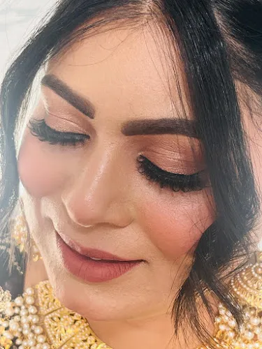 3 - Elegant Eyebrows