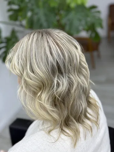 7 - Elegant Friseursalon