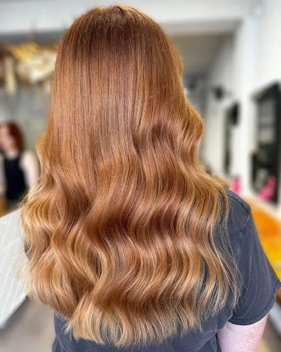 2 - Elegant Nails and Beauty