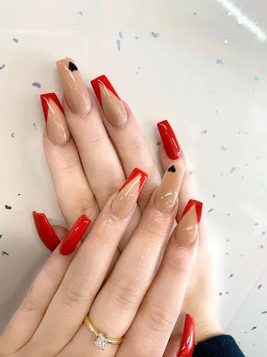 6 - Elegant Nails Sedgley