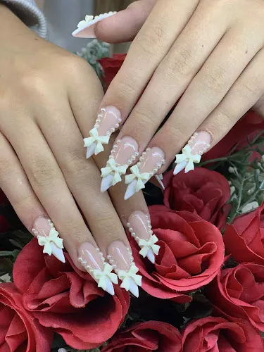 5 - Elegant Nails Sedgley