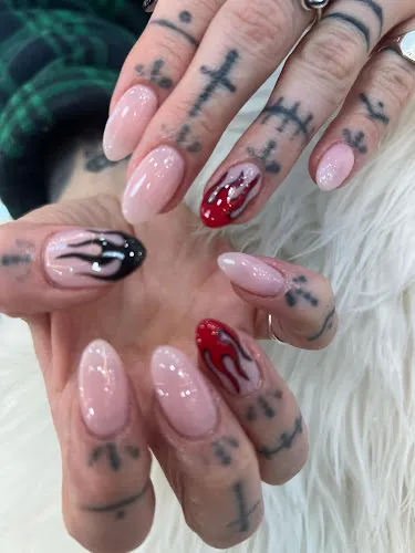 4 - Elysa Nails Surrey