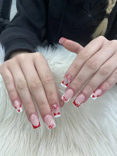 5 - Elysa Nails Surrey