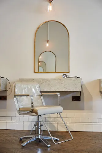 4 - EMA-NET HAIR SALON