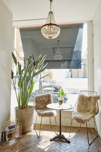 6 - EMA-NET HAIR SALON