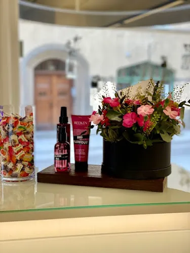 4 - Emanuels Frisersalong