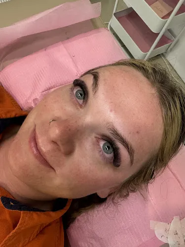 5 - Emerald Nails Parkes