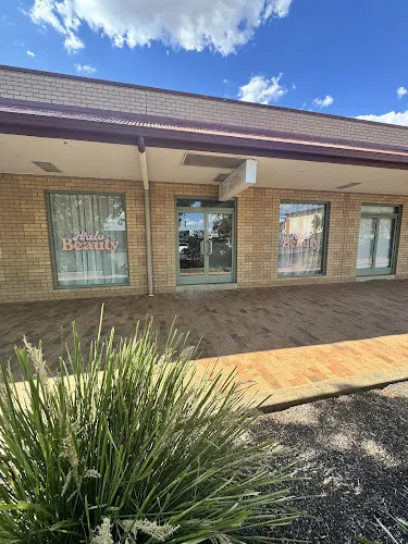 2 - Emerald Nails Parkes