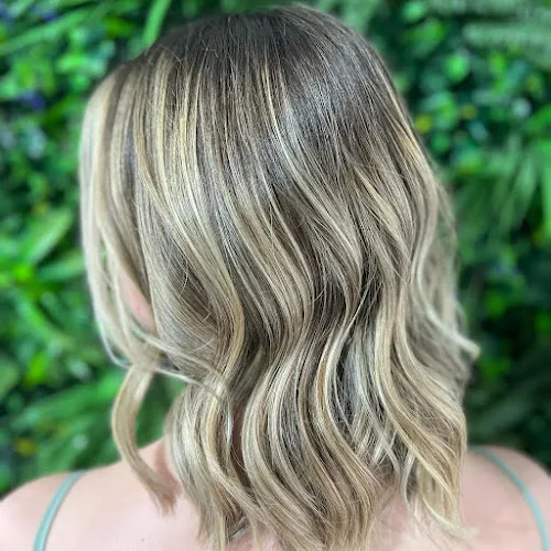 5 - Emmas Mane Attraction