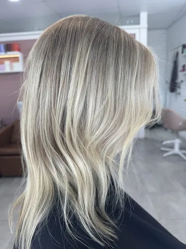 6 - Entrance Hair and Beauty