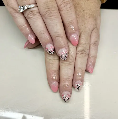 4 - Esperance Nails & Spa