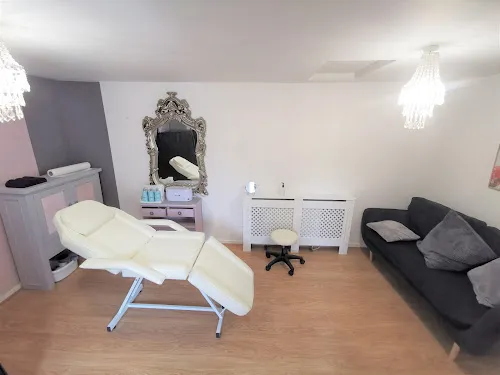 3 - Essence Hairdressing