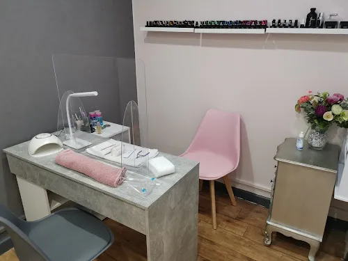 7 - Essence Hairdressing