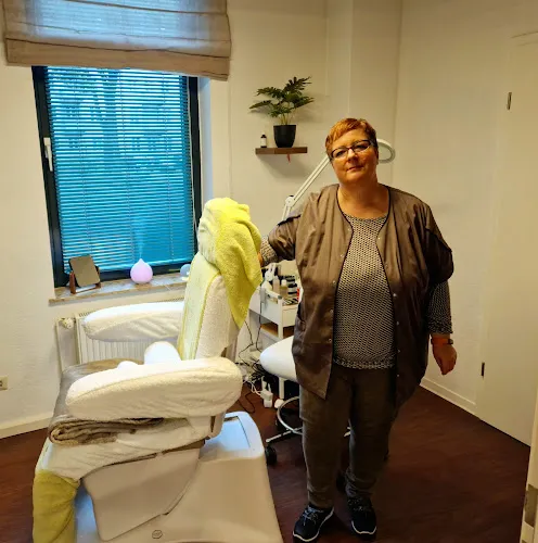 2 - Essi Barbershop Friseur