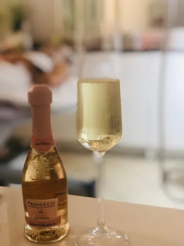 3 - Esthetic. Salon fryzjerski. Badanie mikrokamerą, kosmetyki organiczne