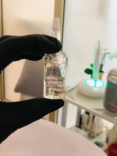 1 - Esthetic. Salon fryzjerski. Badanie mikrokamerą, kosmetyki organiczne