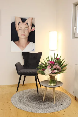 5 - Express Cut & Style