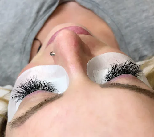 5 - Eyebrow Threading in CBD