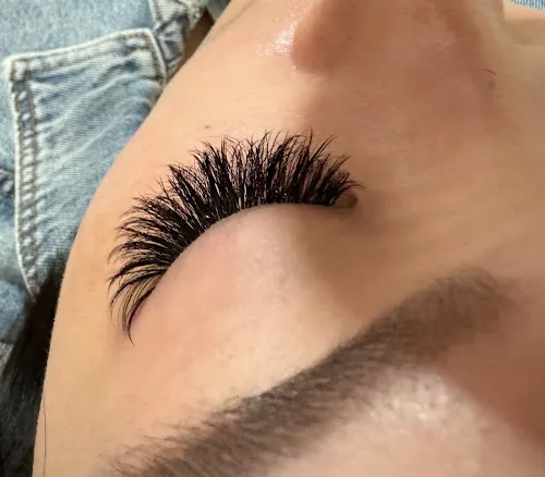 4 - Eyebrow Threading in CBD