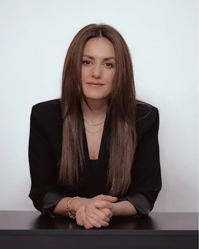 2 - Eyncel Anderson Aesthetics - Aquafacial - Gesichtsbehandlung - Microneedling - Dauerhafte Haarentfernung - Laser 3D