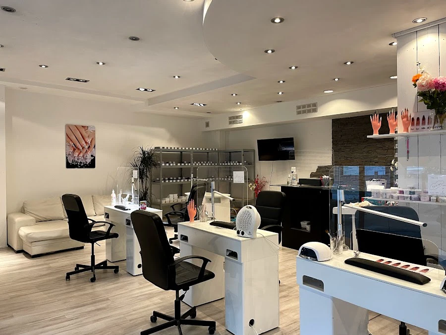 1 - Fan Nails studio