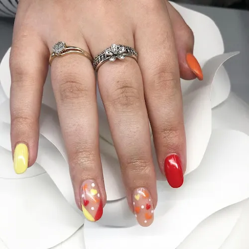 4 - Fashionail Rundle place