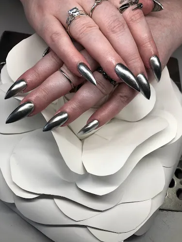 6 - Fashionail Rundle place