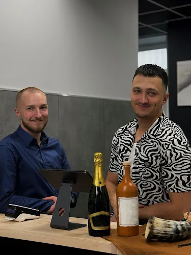 7 - Firmowe Studio Fryzjerskie "AFFINAGE"