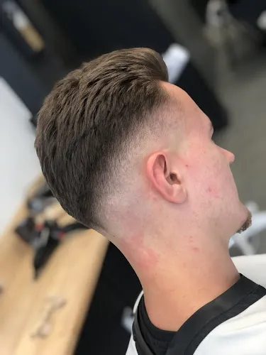 3 - Firmowe Studio Fryzjerskie "AFFINAGE"