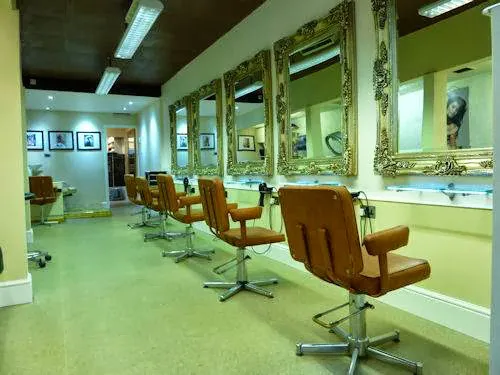 6 - Foxy Nails & Beauty