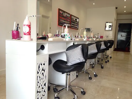 7 - Foxy Nails & Beauty