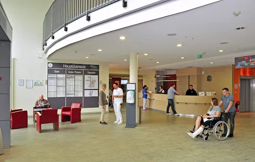 2 - Frau Bettina Albrecht