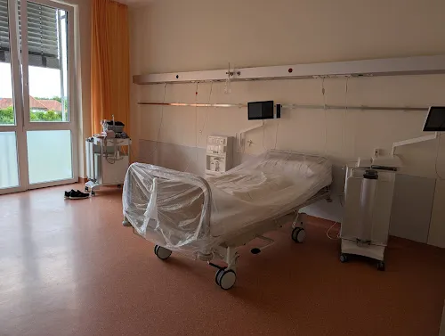 7 - Frau Bettina Albrecht