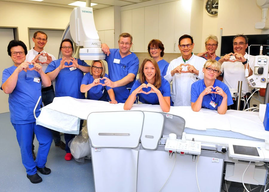 1 - Frau Bettina Albrecht