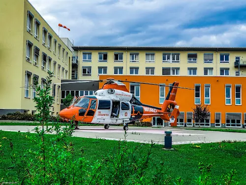 4 - Frau Bettina Albrecht