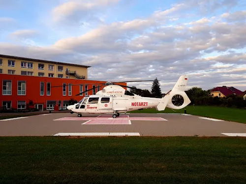 8 - Frau Bettina Albrecht