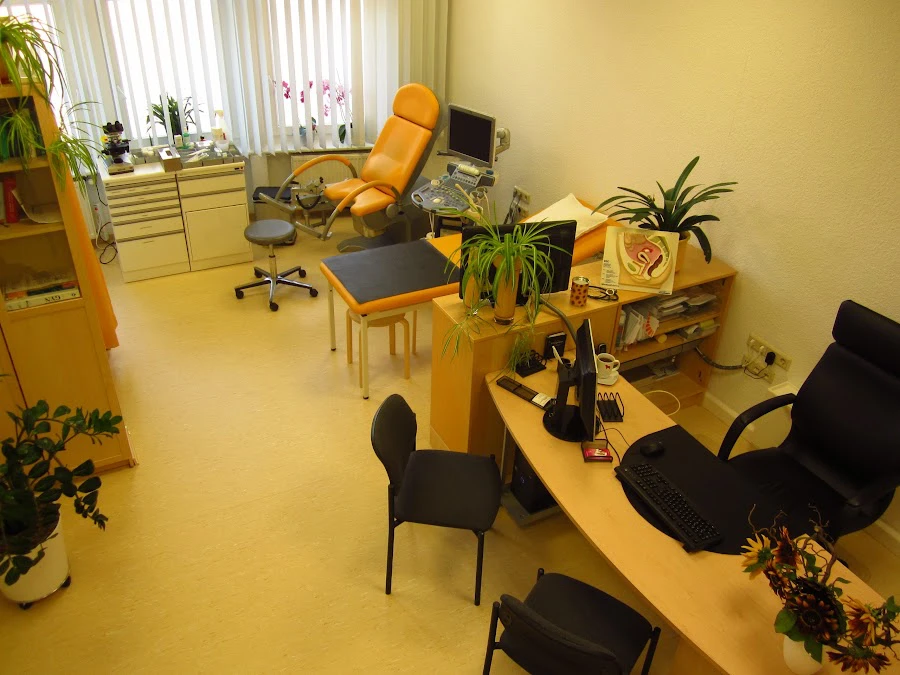 1 - Frau Dipl.-Med. Kirsten Müller