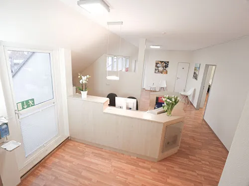 3 - Frau Dr. Elena Hane