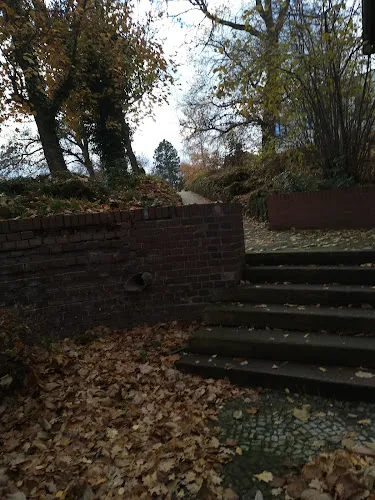 8 - Frau Dr. med. Angela Hübl