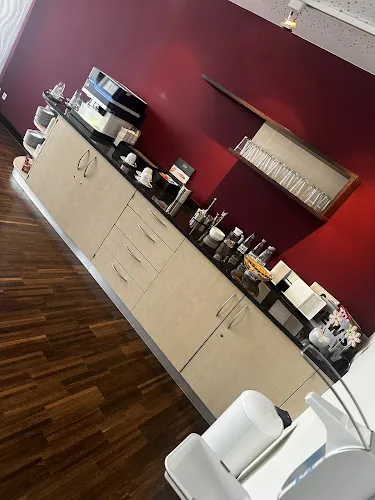 7 - Frau Dr. med. Angela Hübl