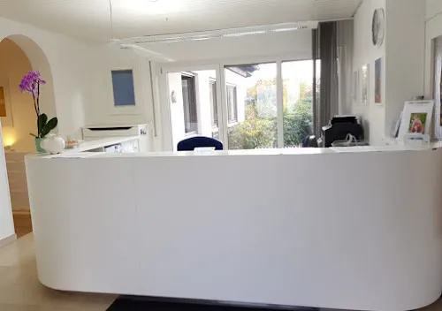 8 - Frau Dr. med. Annette Josten