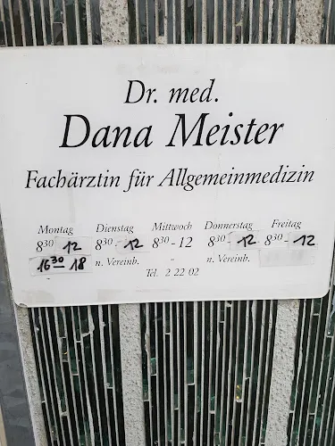 2 - Frau Dr. med. Dana-Liana Meister