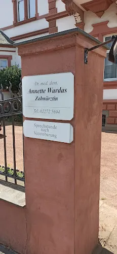 4 - Frau Dr. med. dent. Annette Wardas