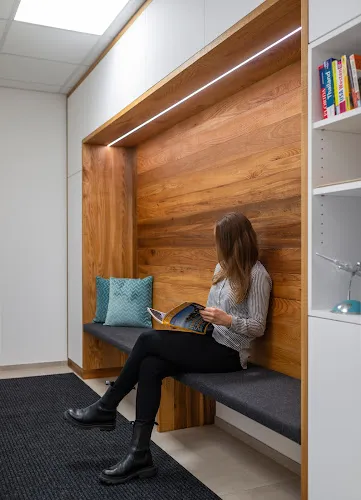 6 - Frau Dr. med. Dipl.-Biol. Angela Württenberger